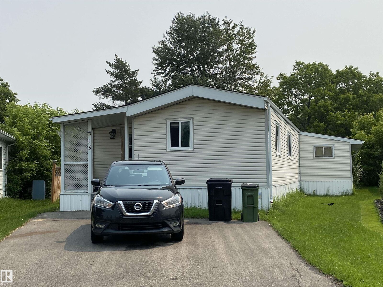 Property Photo:  15 Cliff Crescent NW  AB T6P 1B6 