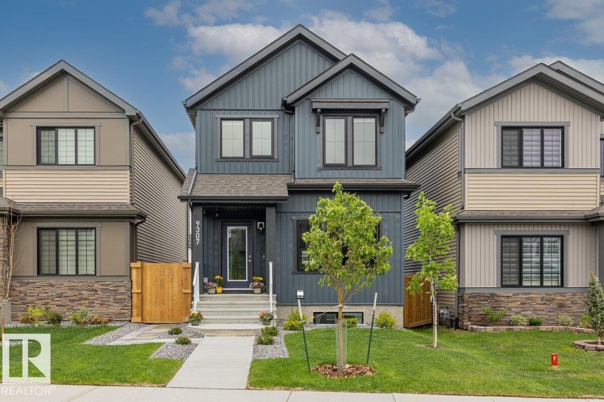 Photo de la propriété: 9307 221 Street NW AB T5T 6C9