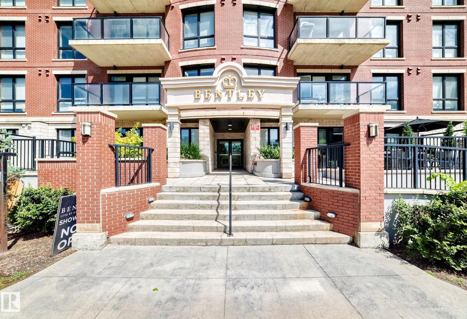 Property Photo: 11710 87 Avenue NW 103 AB T6G 0Y3