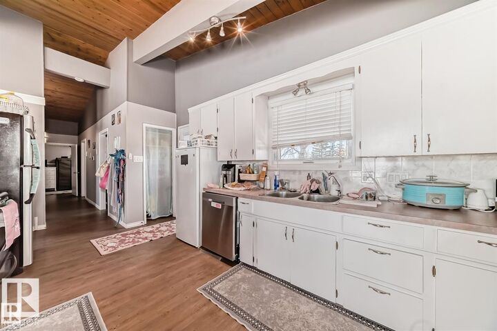 Property Photo:  6822 50 Avenue  AB T0E 0A0 