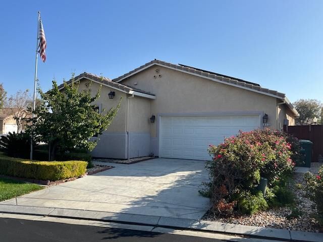 Property Photo:  812 Via Rosa  CA 93635 