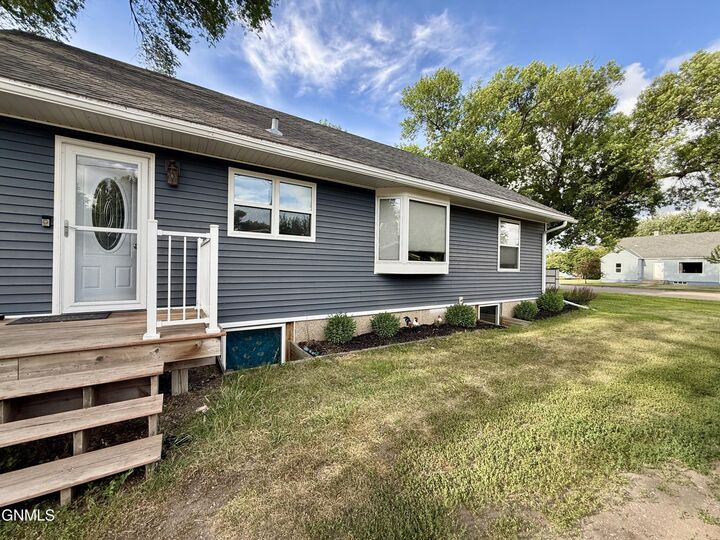 Property Photo:  15 10th Street N  ND 58474 