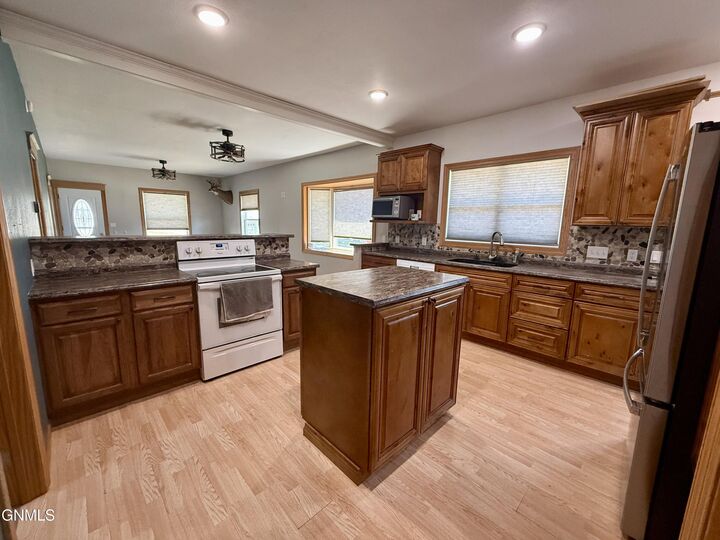 Property Photo:  15 10th Street N  ND 58474 