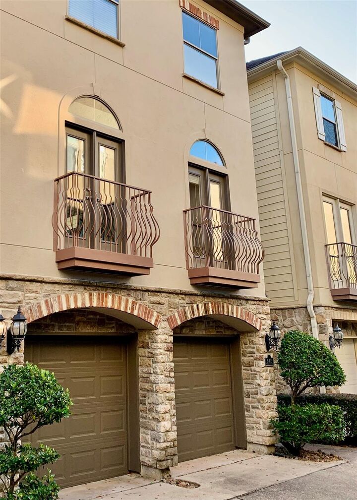 Property Photo:  542 Bomar Street  TX 77006 