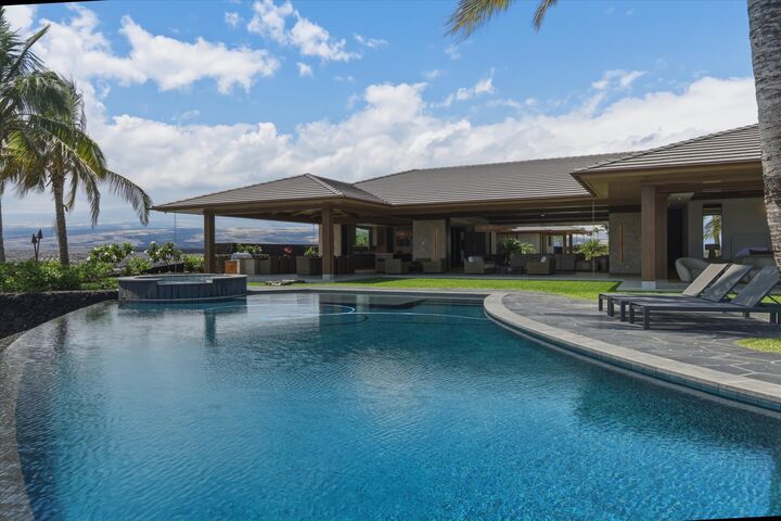 Property Photo: 72-1174 Kekahawaiole Dr HI 96740