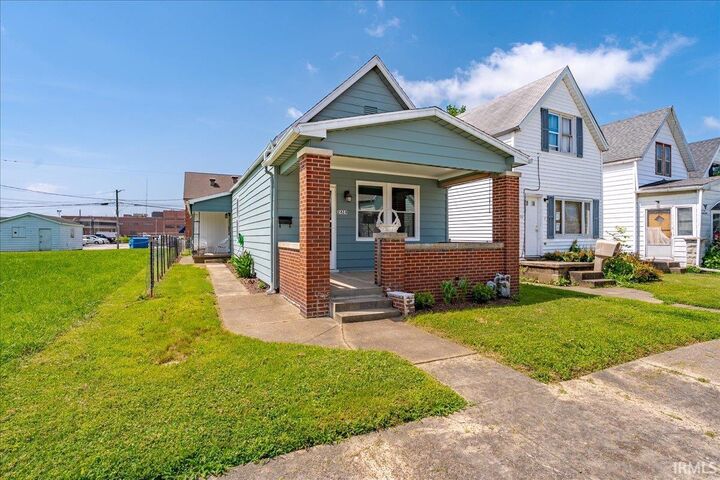 Property Photo:  2424 W Illinois Street  IN 47712 