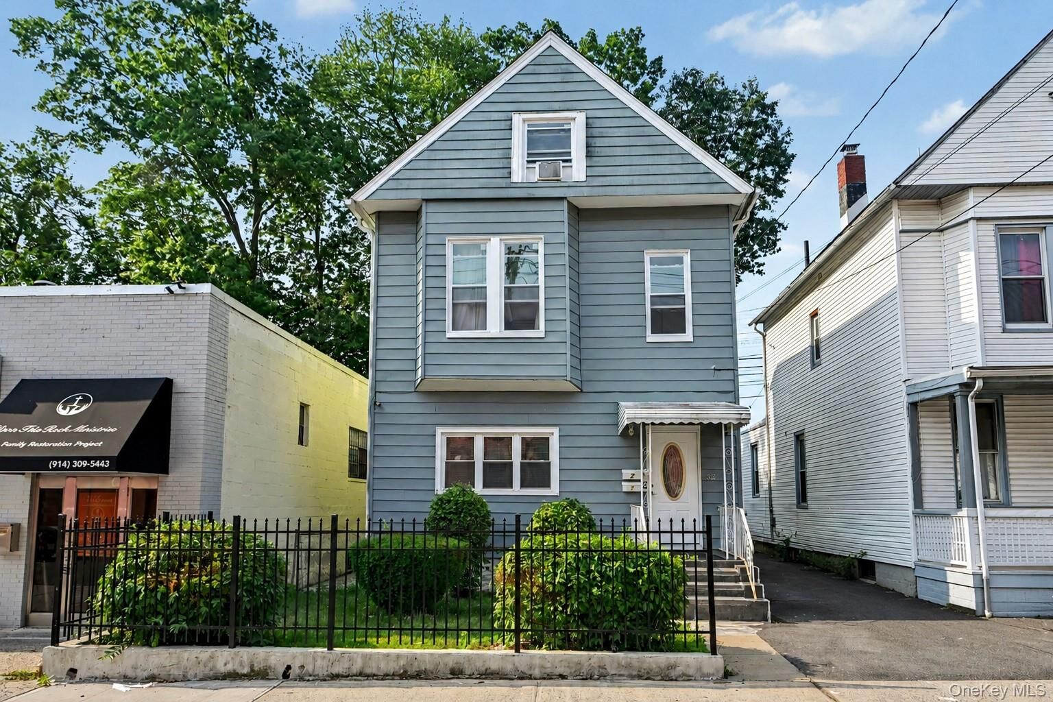 Property Photo:  52 Claremont Place 1  NY 10553 