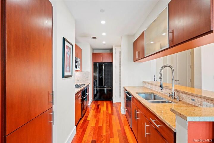 Property Photo: 175 Huguenot Street 1404 NY 10801