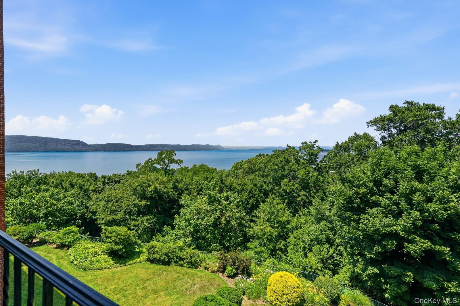 Property Photo:  16 Rockledge Avenue 5P-2  NY 10562 