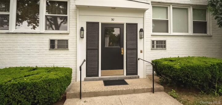 Property Photo:  90 Avon Circle D  NY 10573 