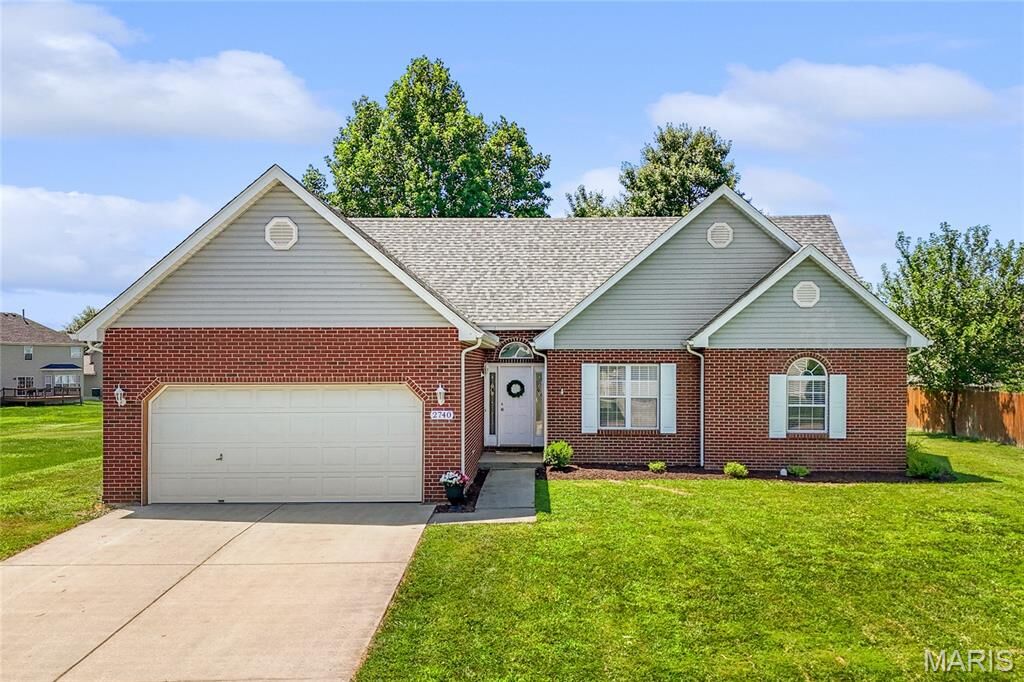 Property Photo:  2740 Lake Lucerne Drive  IL 62221 