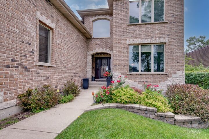 Property Photo:  729 N 7th Avenue  IL 60101 
