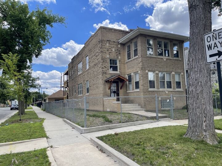 Property Photo: 5901 W Rice Street IL 60651