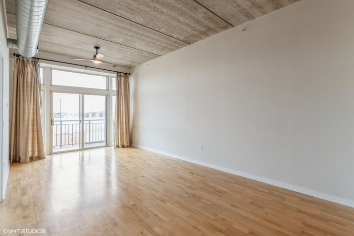 Property Photo: 647 Metropolitan Way 509L IL 60016