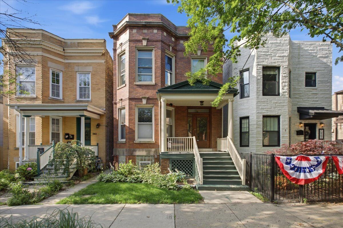 Property Photo:  1965 W Summerdale Avenue G  IL 60640 