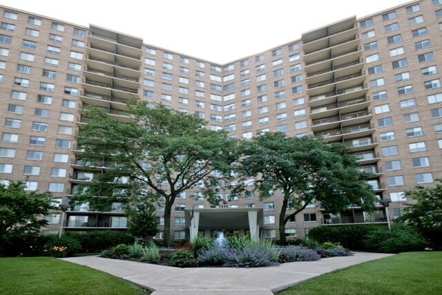 Property Photo:  7033 N Kedzie Avenue 1410  IL 60645 