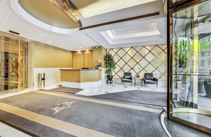 Property Photo: 111 E Chestnut Street 24G IL 60611