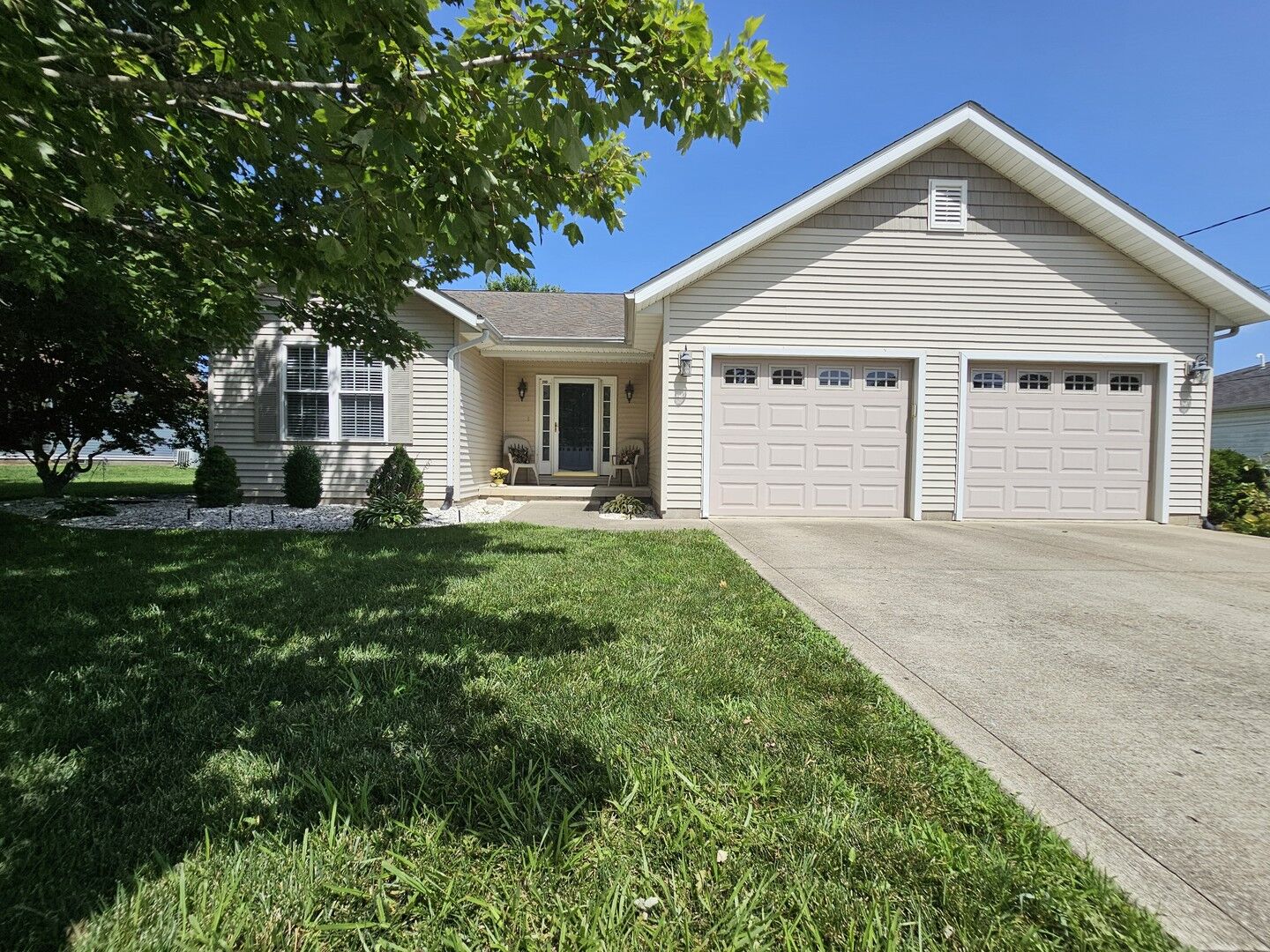 Property Photo: 404 W Beacon Court IL 62864