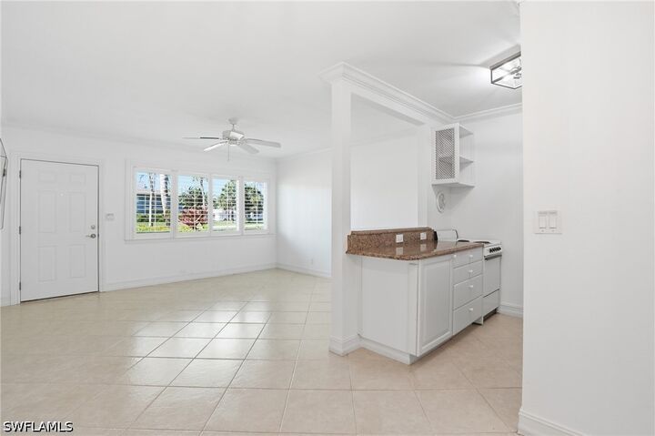Property Photo: 421 12th Avenue S A4 FL 34102