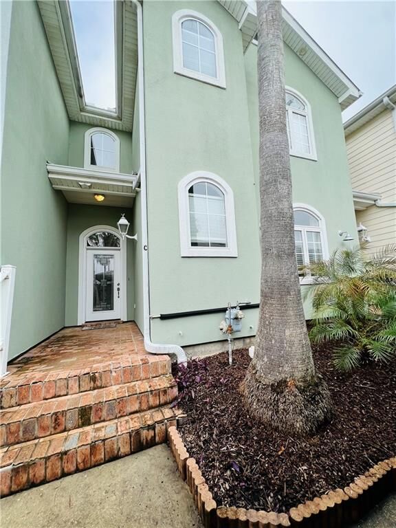 Property Photo: 1413 Royal Palm Drive C LA 70458
