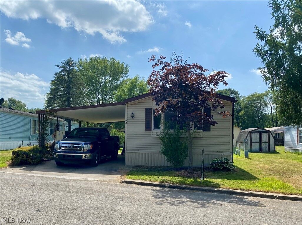 Property Photo: 621 Sugar Pines Drive SW OH 44481