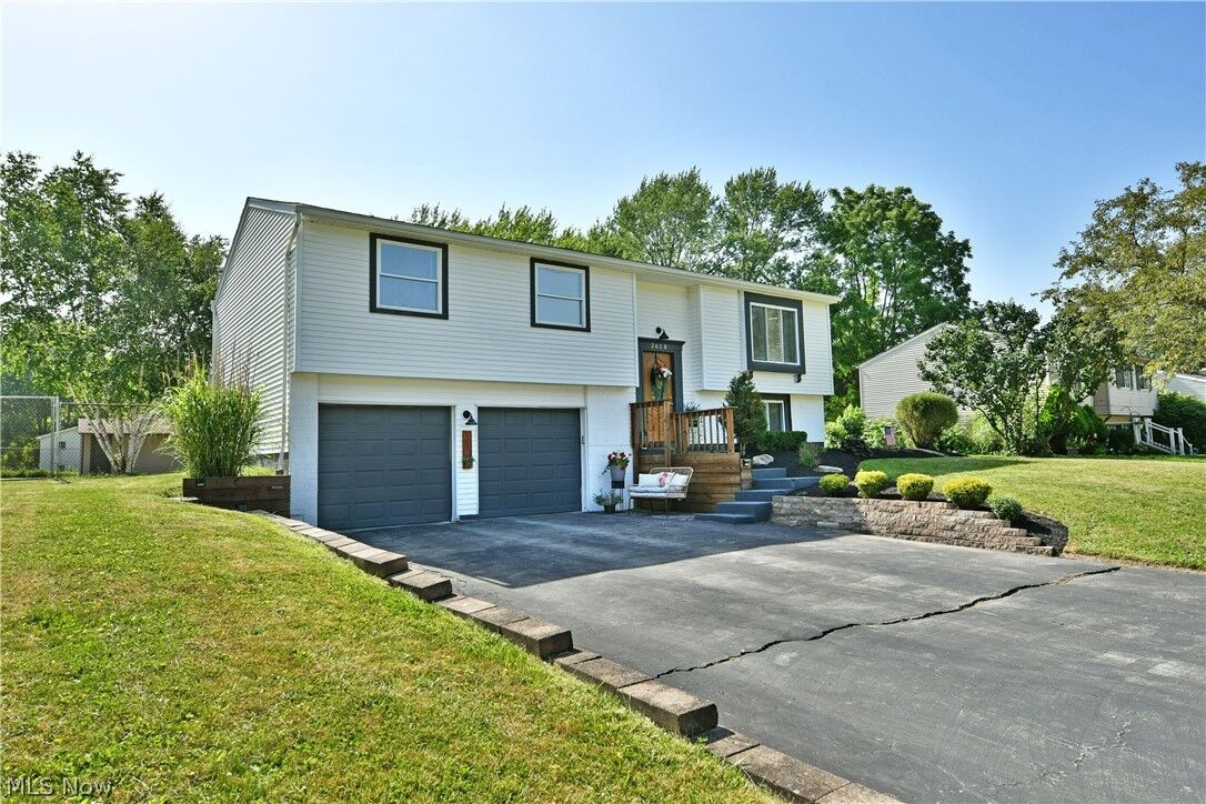 Property Photo:  2618 Elizabeth Drive SW  OH 44481 