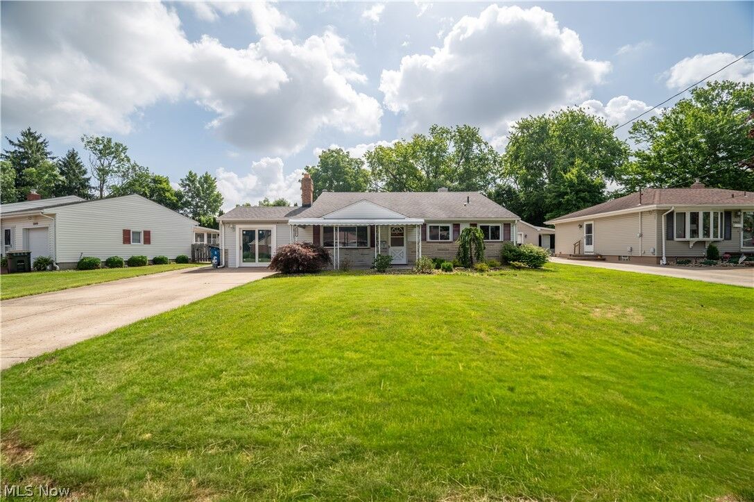 Property Photo: 5057 Tam-O-Shanter Drive OH 44514