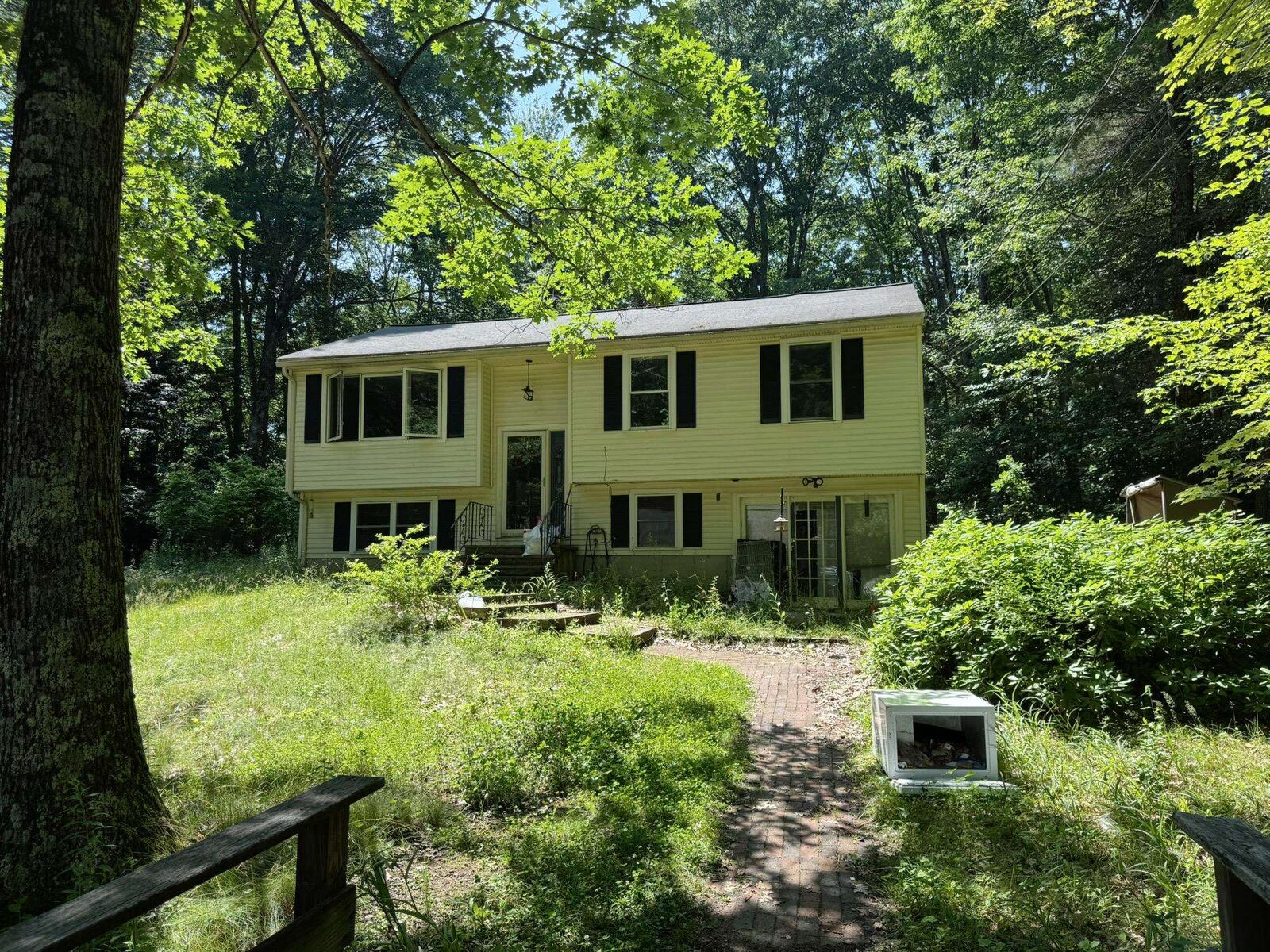 Property Photo:  6 Saddlepath Road  NH 03077 