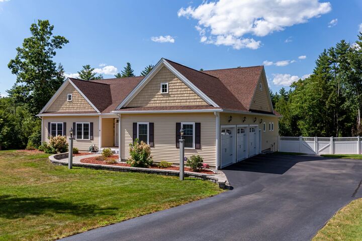 Property Photo:  9 Windy Hollow Circle  NH 03054 