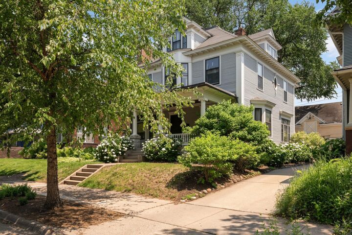 Property Photo:  2417 Colfax Avenue S  MN 55405 