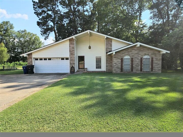 Property Photo: 2037 Darlington Court LA 71118