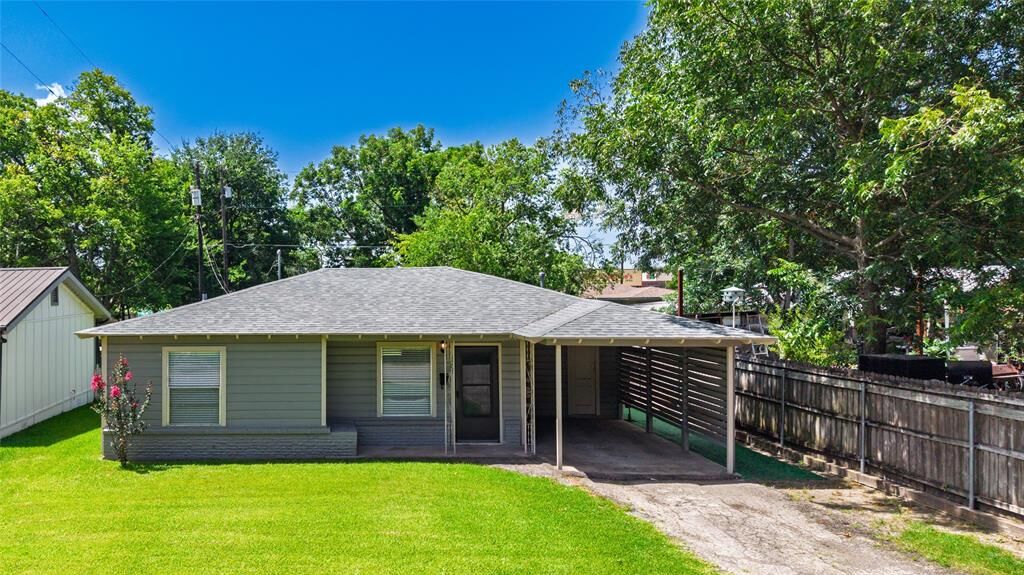 Property Photo: 1507 Jefferson Street TX 75428