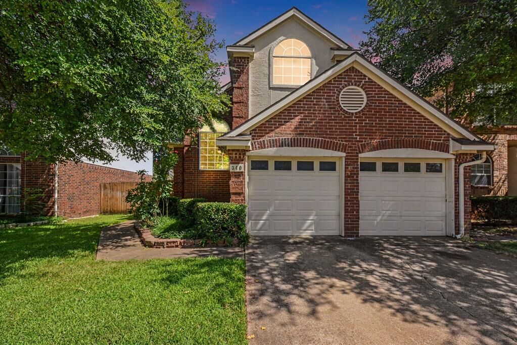Property Photo: 340 Arbor Court TX 76039