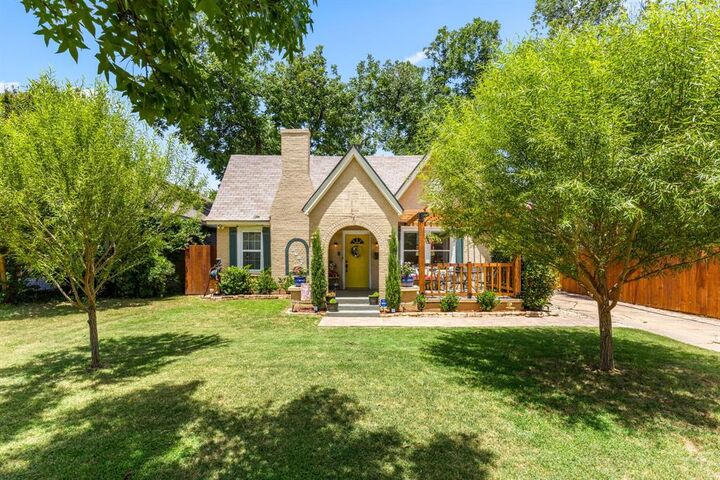 Property Photo:  1712 Speedway Avenue  TX 76301 