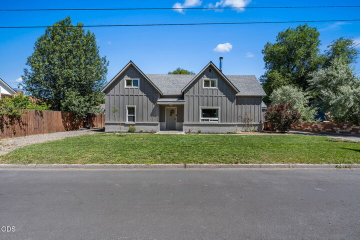 Property Photo: 267 NW 5th Street OR 97754