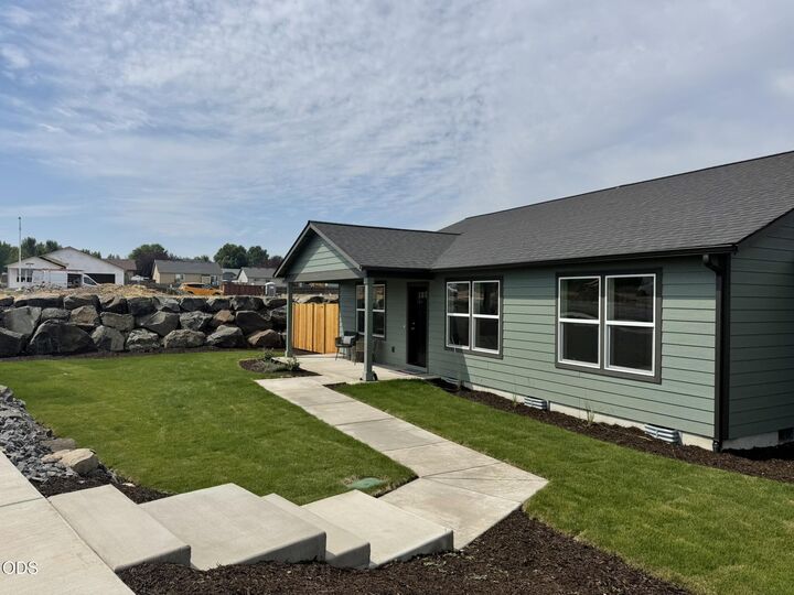 Property Photo:  651 NE Mitchell Street 166  OR 97741 