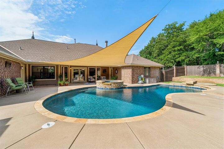 Property Photo:  515 Freedom Road  OK 73025 