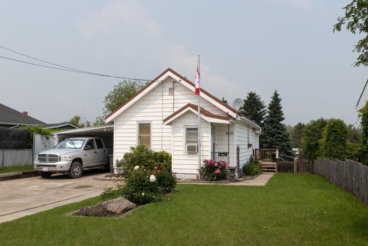 Property Photo:  5020 56 Street  AB T4G 1R3 