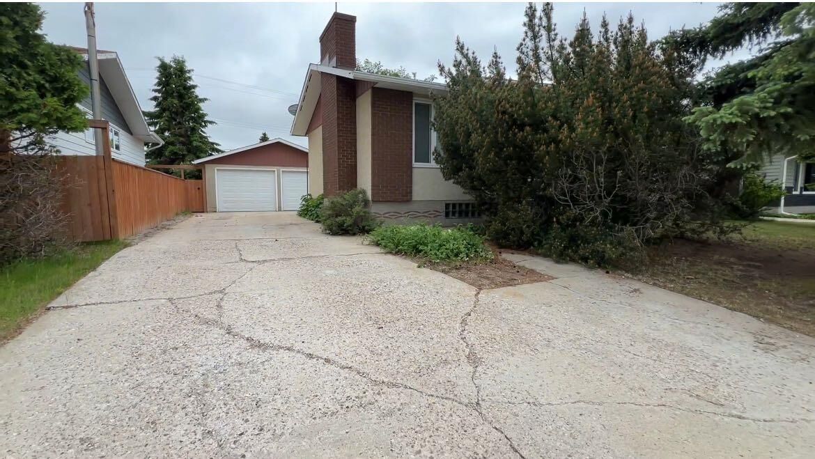 Property Photo:  303 Nill Place  AB T0J 1P0 