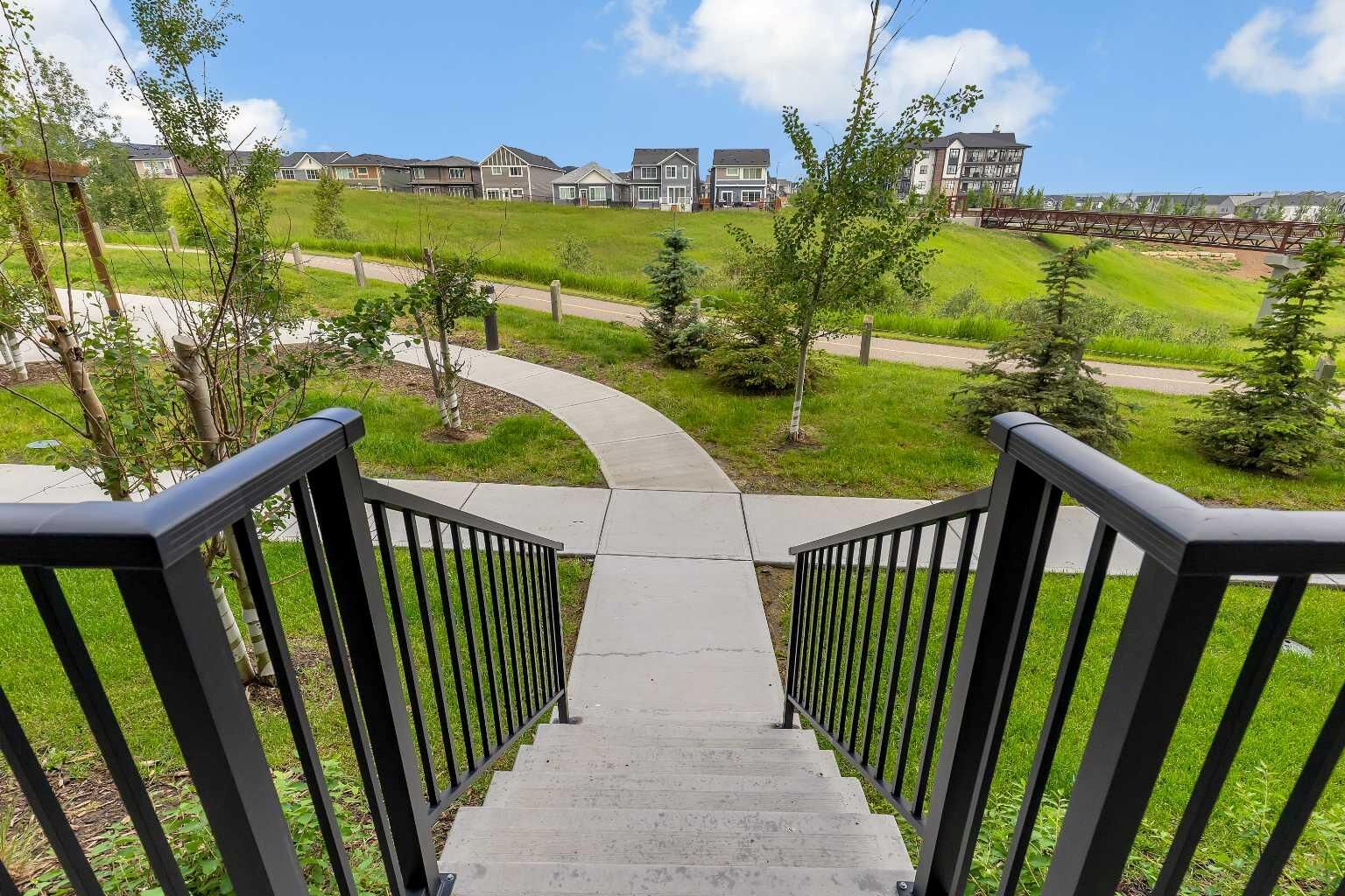 Property Photo: 40 Sage Hill Walk NW 112 AB T3R 2C5
