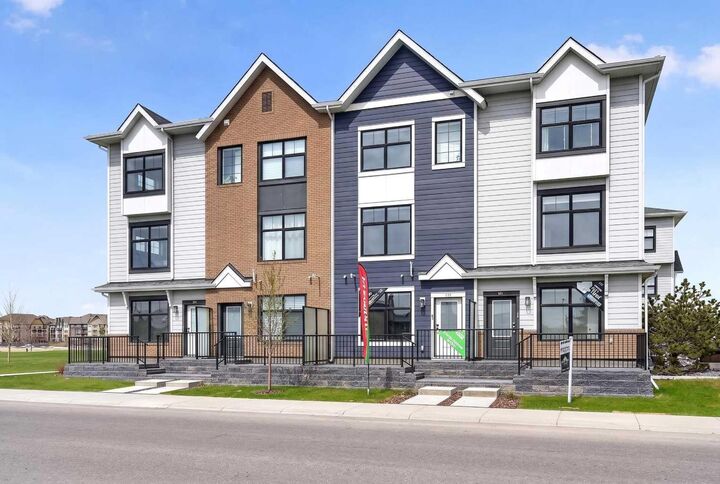 589 Mahogany Road SE — photo 1