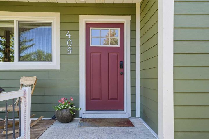 Property Photo: 1409 Idaho Street AB T0M 0N0