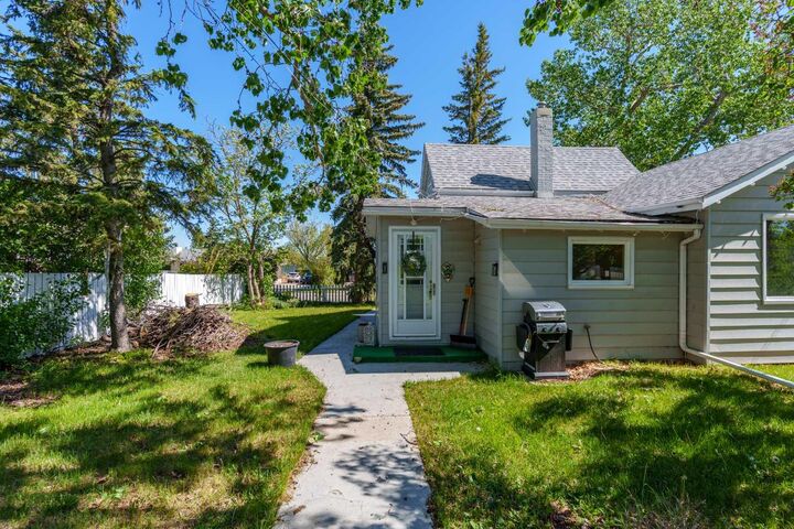 Property Photo: 235 3 Street AB T0M 1B0
