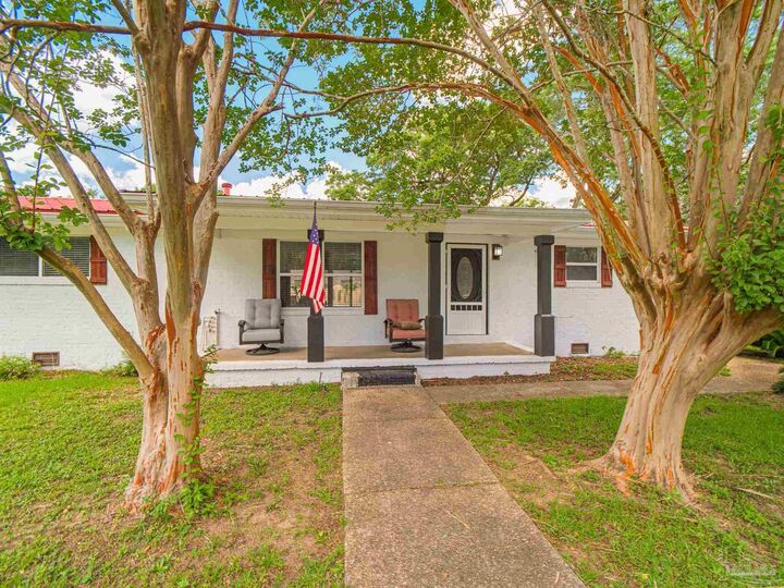 Property Photo: 1407 John Carroll Dr FL 32504