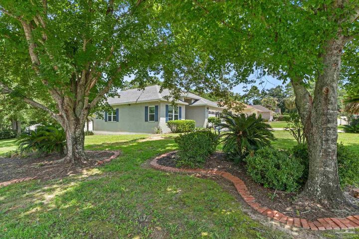 Property Photo: 2078 Downing Dr FL 32505