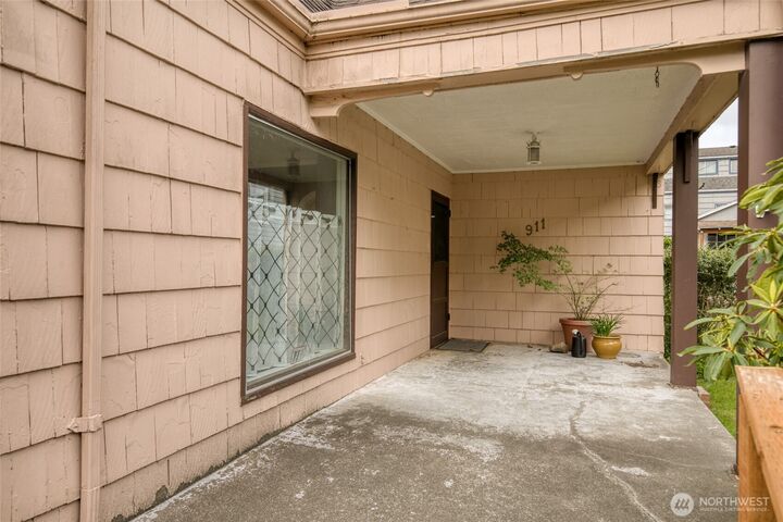 Property Photo:  911 N Thornton Street  WA 98520 