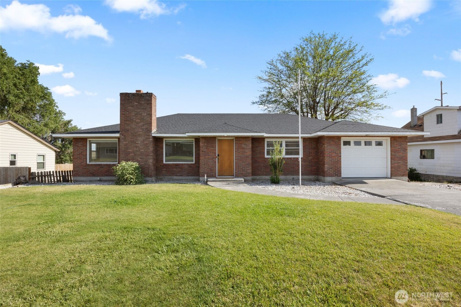 Property Photo: 204 E 6th Street WA 99341