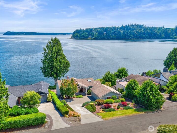 Property Photo:  211  Montgomery Lane  WA 98365 