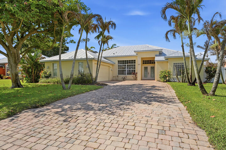 Property Photo: 2314 SE Calcutta Circle FL 34952