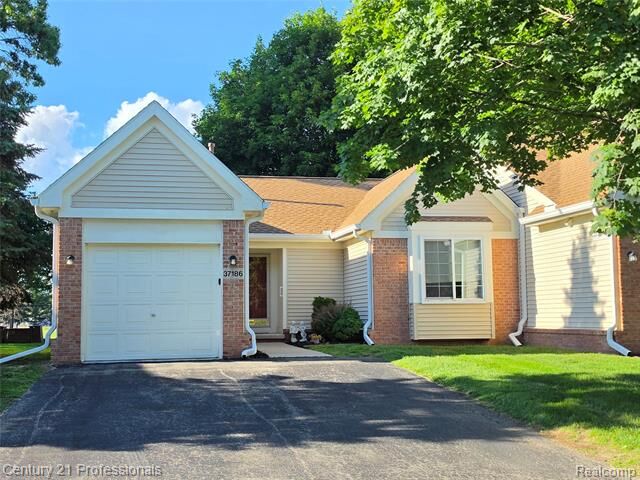Property Photo: 37186 Amhurst Drive 5 MI 48185